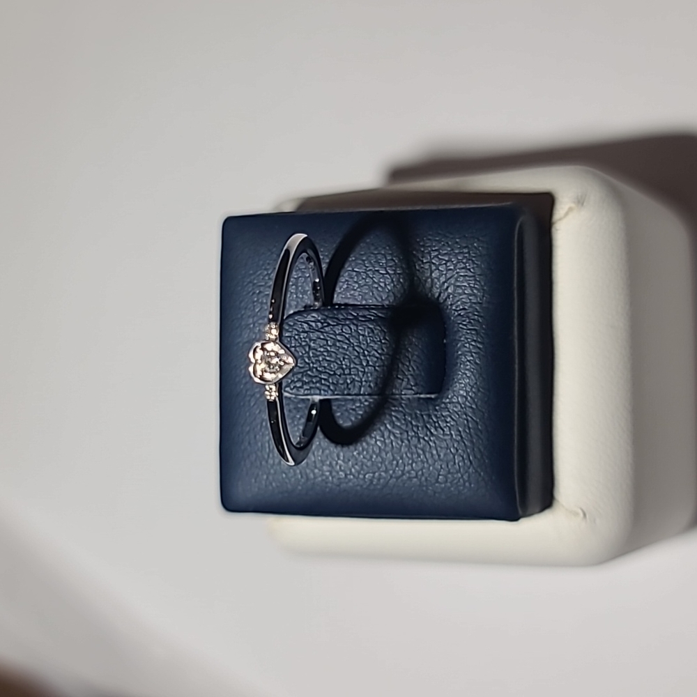 14KT gold and diamond ring
